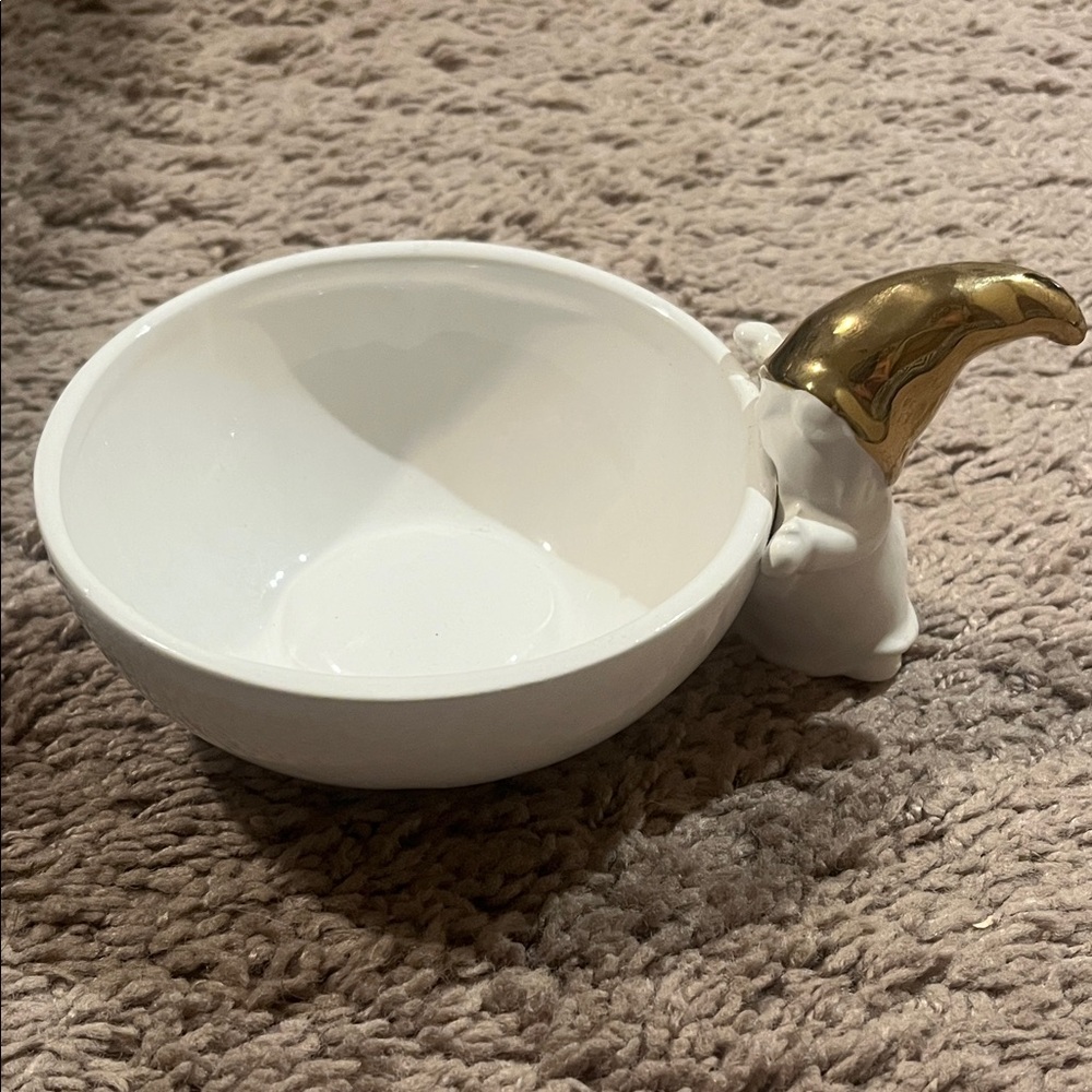 Peppermint White Bowl with Gold Gnome